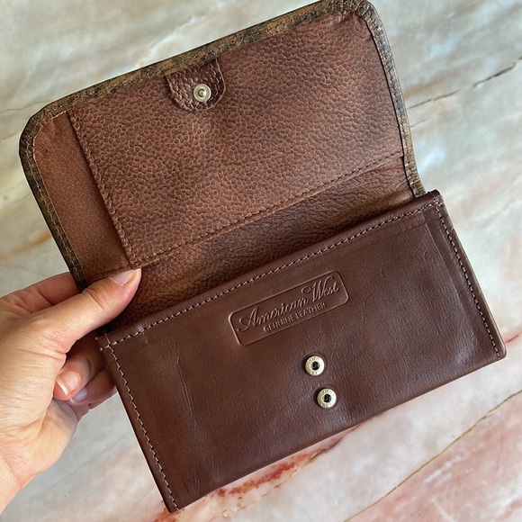 AMERICAN WEST | Cross My Heart Tri-Fold Wallet - Picture 3 of 8